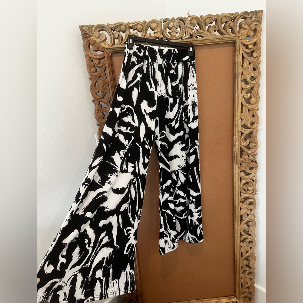 Wide leg patterned pants